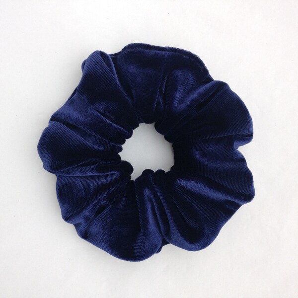 Scrunchies de velours bleu marine, cravate de cheveux, cadeaux durables pour elle