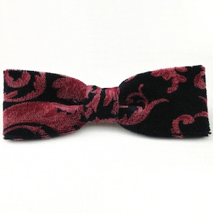 Burgundy Velvet Bow Tie. Baroque bow tie. Maximalism bow tie. Skinny, slim Bow Tie. Groomsmen Gift, groom&#39;s bowtie, father of the bride