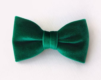 Velvet emerald green bow tie. Grooms bow tie, best man, groomsmen gift, rustic wedding gift, father of the groom