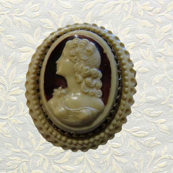 Antique cameo, bakelite cameo, Victorian cameo, Ar