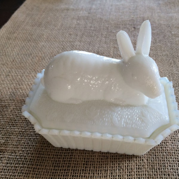 Vintage Westmoreland Milk Glass Covered Bunny Rabbit Dish