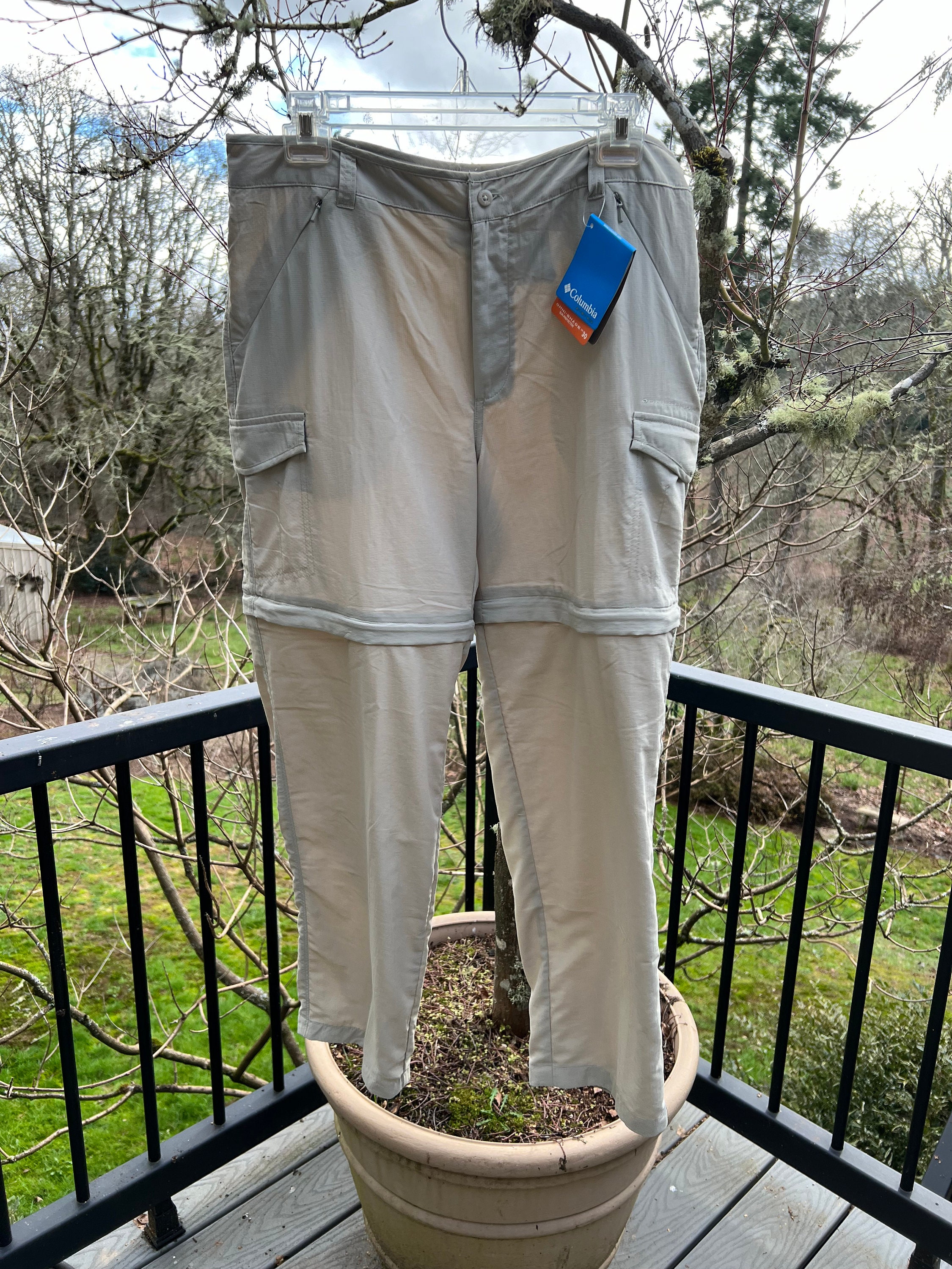 Columbia Sportswear Beige Cargo Capri Pants Womens Size 8 