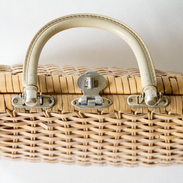 Vintage Wicker Handbag / Basket Purse with White Handle