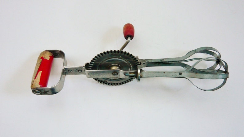 Vintage Egg Beater A /& J Manufacturing Company Hand Mixer Kitchen Tool From The 1920/'s Utensil