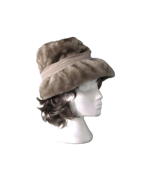 Vintage Ladies Hat Faux Fur by Coralie