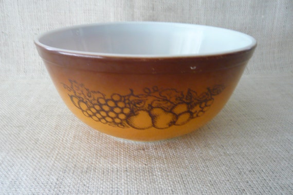 Vintage PYREX Old Orchard Medium Nesting Mixing Bowl 402 1.5 Qt