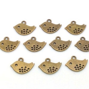 Antique brass swallow bird charms, Vintage small bronze swallow charm pendants, Small bird brass charms, Antique brass bird charm pendants