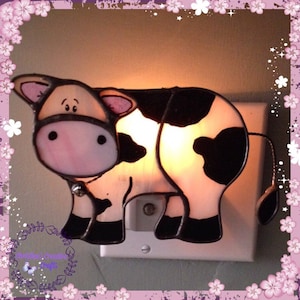 Mucca, Vetro colorato, Luce notturna, Luce notturna a forma di mucca, Acchiappasole, Casa e vita quotidiana, Fatto a mano, Ordine personalizzato, Arte del vetro, Arredamento per la casa, Animali da fattoria