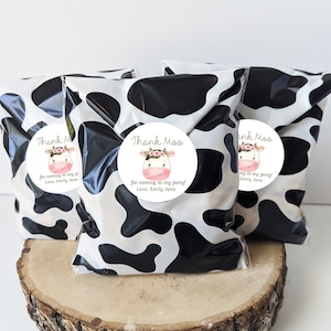Set of 12 Stickers and bags, Cow Party Favors, Farm Cow Birthday tags, Farm Baby Shower favors, Farm party stickers and bags HM596