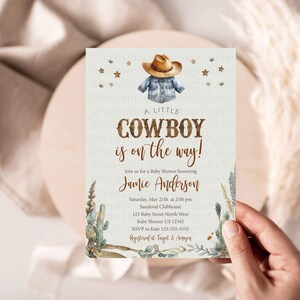 Invito baby shower stile cowboy, invito baby shower stile piccolo cowboy, invito baby shower stile piccola cowgirl, invito floreale cowgirl, cowboy HM789