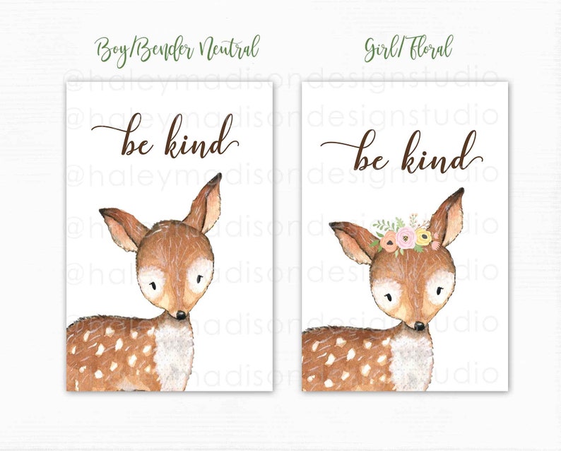 Puede incluir: Una impresi&oacute;n de arte de guarder&iacute;a imprimible con una ilustraci&oacute;n de acuarela de un cervatillo con el texto "be kind" en escritura cursiva marr&oacute;n. El cervatillo lleva una corona floral con flores rosas, amarillas y melocot&oacute;n.