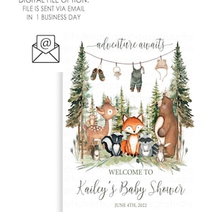 K&ouml;nnte beinhalten: Eine Babyparty-Einladung mit Wald-Thema. Die Einladung zeigt eine Aquarell-Illustration eines Waldes mit Tieren, darunter ein Reh, ein Fuchs, ein Waschb&auml;r und ein B&auml;r. Der Text "adventure awaits" ist &uuml;ber den Tieren geschrieben, und der Text "Welcome to Kailey's Baby Shower" ist unter den Tieren geschrieben. Das Datum der Babyparty, der 4. Juni 2022, ist unten auf der Einladung geschrieben.