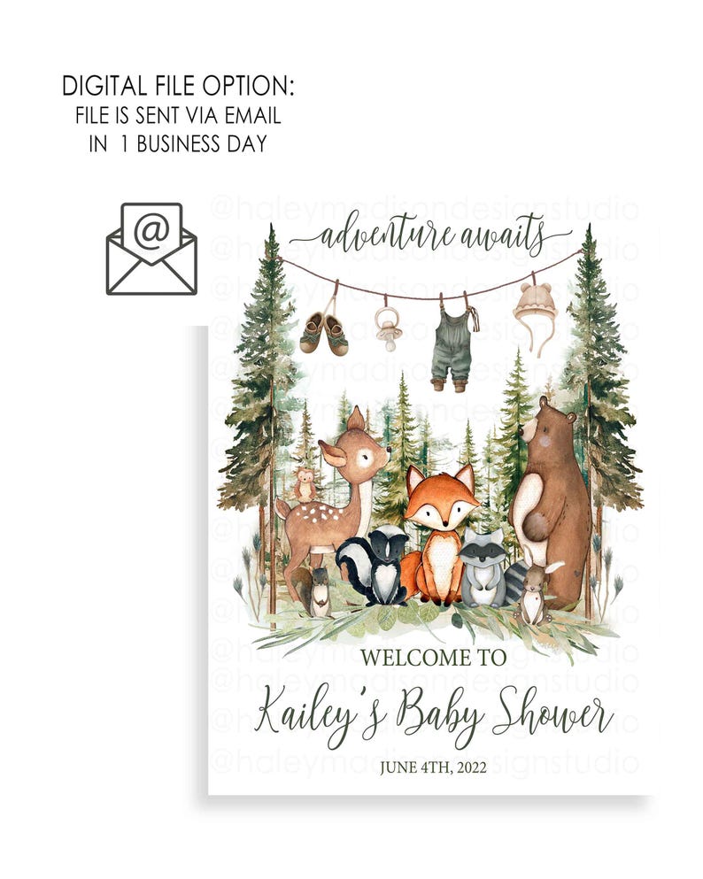 K&ouml;nnte beinhalten: Eine Babyparty-Einladung mit Wald-Thema. Die Einladung zeigt eine Aquarell-Illustration eines Waldes mit Tieren, darunter ein Reh, ein Fuchs, ein Waschb&auml;r und ein B&auml;r. Der Text "adventure awaits" ist &uuml;ber den Tieren geschrieben, und der Text "Welcome to Kailey's Baby Shower" ist unter den Tieren geschrieben. Das Datum der Babyparty, der 4. Juni 2022, ist unten auf der Einladung geschrieben.