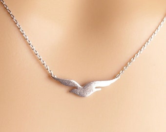Soar bird necklace, Silver seagull, bird graduation gifts, birthday gift, mothers day gift, valentines day gift for her, personalized length