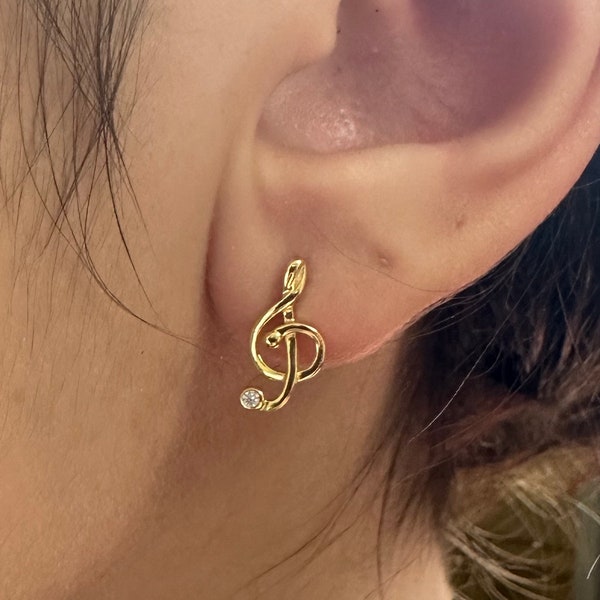 Music note stud earrings in gold and silver, Treble clef, perfect gift for musicians, music lover gift jewelry, birthday gift idea