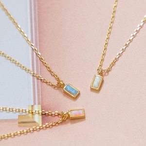 Colar de opala baguete, pingente delicado, pedra preciosa lapidada em baguete, opala branca rosa azul, presente para mãe, presente para madrinha, presente de aniversário
