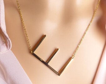 Big letter shop e necklace