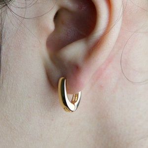 V Shaped huggie Hoop Earrings-gold filled-small dainty huggie hoops-Geometric Hoop Earrings-Minimalist Earrings-tiny hoops-birthday gift