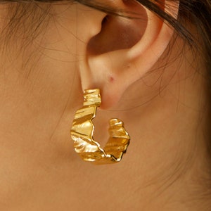 Gold abstract hoop earrings-Wavy hoop earrings-irregular hoops-bold hoops-textured hoops-statement earrings-chunky-minimalist earrings