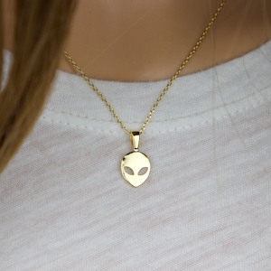 Alien Necklace Gold, Alien head necklace, Dainty UfO Pendant, Alien Face Charm, UfO Chain, UfO Jewelry for Women