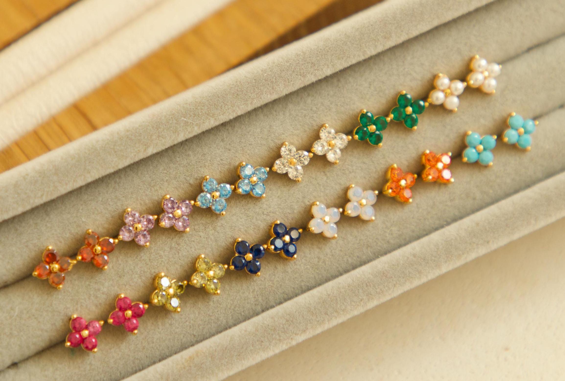 Belons - Orecchini a perno a forma di gatto, in Sterling 925, con zirconia cubica, per donne e bambini, colore: Argento/Oro rosa e Argento, cod. BLE0047-S