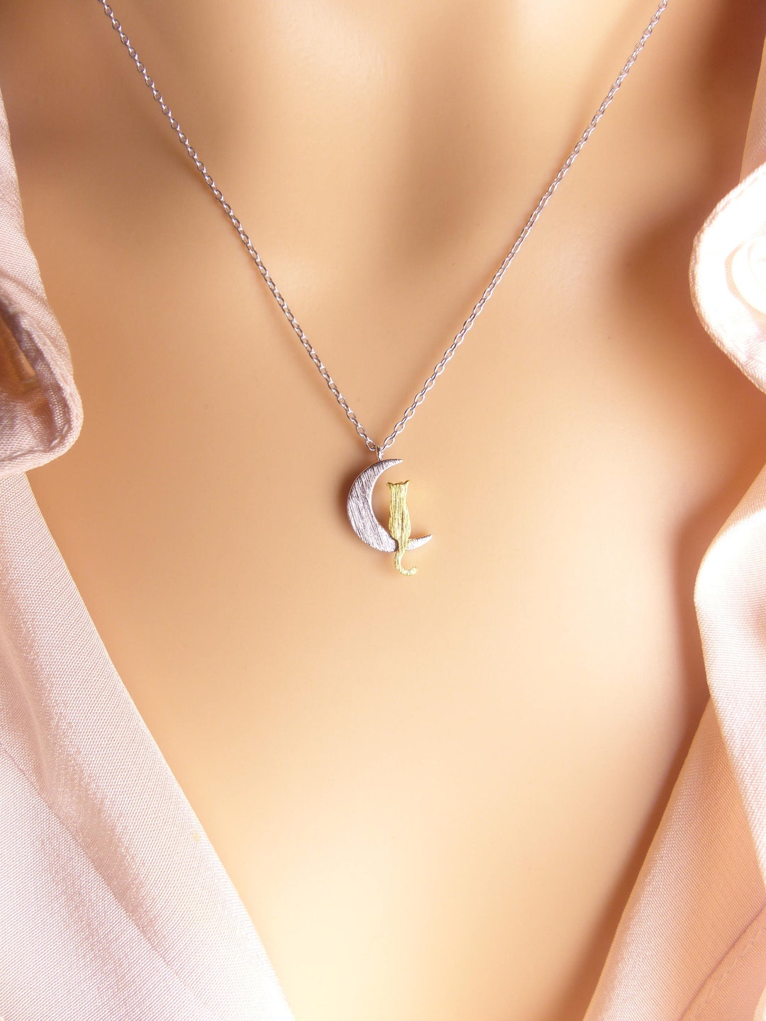 Collana dorata a forma di coniglietto con luna e stella in argento sterling 925 all'ingrosso per il tuo negozio