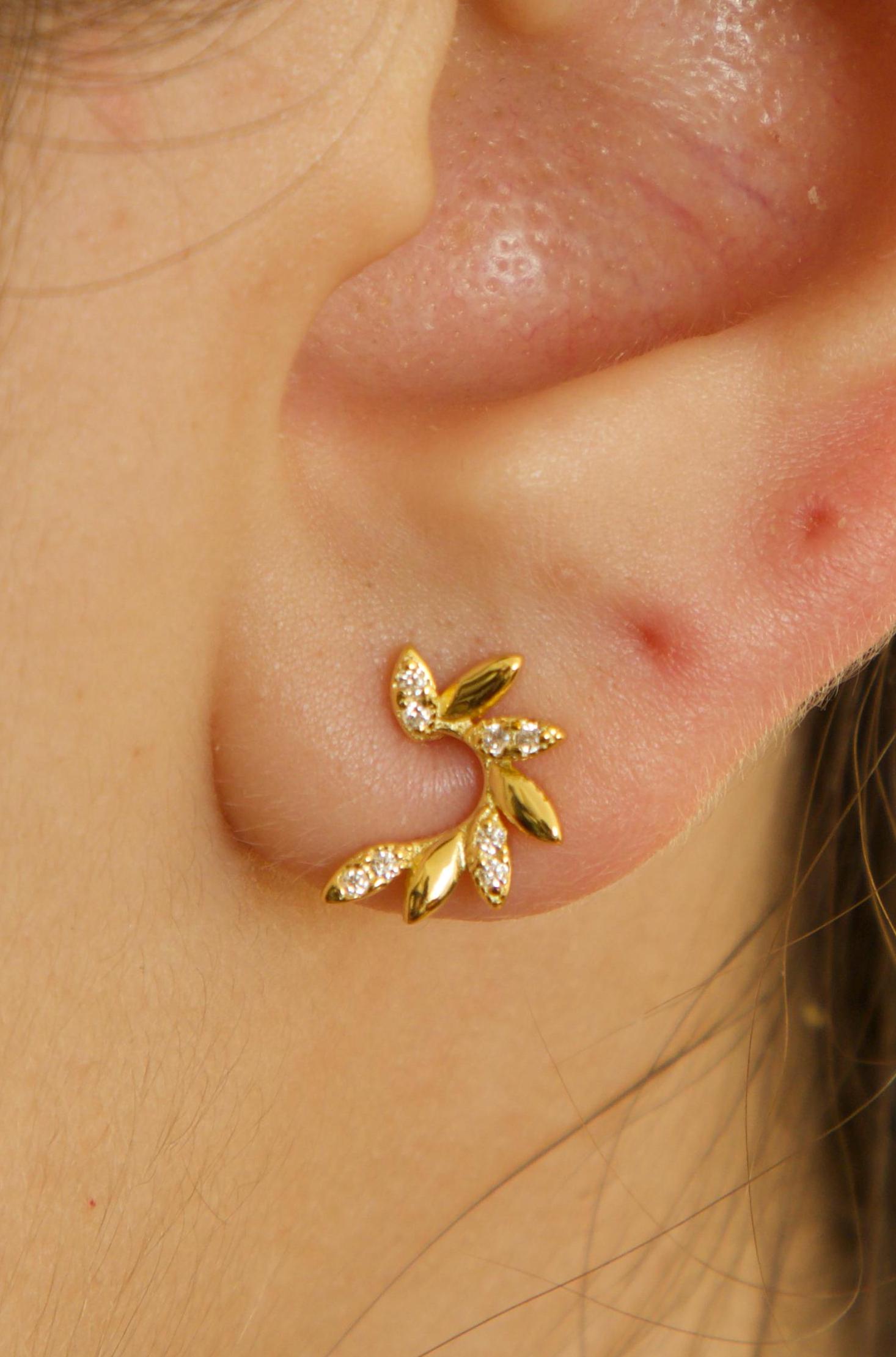ゴールドヴェルメイユ オリーブブランチ CZ スタッドピアス