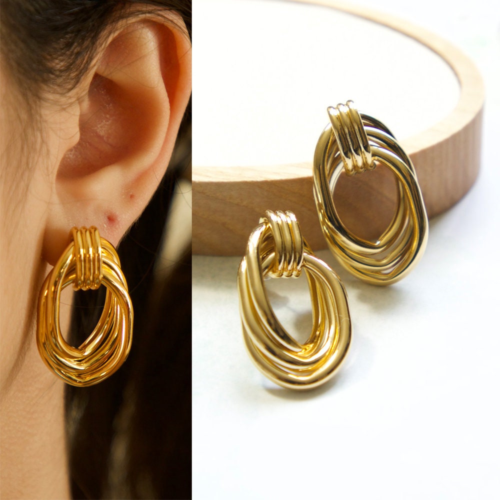 14K Yellow Gold 7 MM Graduated Bamboo Hoop Earrings Diamond Cut 1.3 Inches/  35 MM 4.8 Grams Snap Closure 