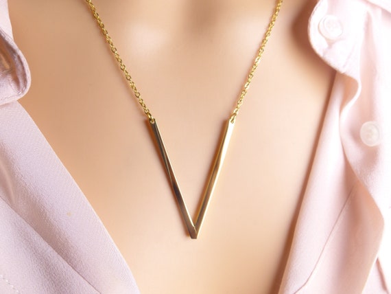 Newview Alphabet V Letter Diamond Pendant Necklace with Stainless Steel  Chain Metal Necklace Price in India - Buy Newview Alphabet V Letter Diamond Pendant  Necklace with Stainless Steel Chain Metal Necklace Online