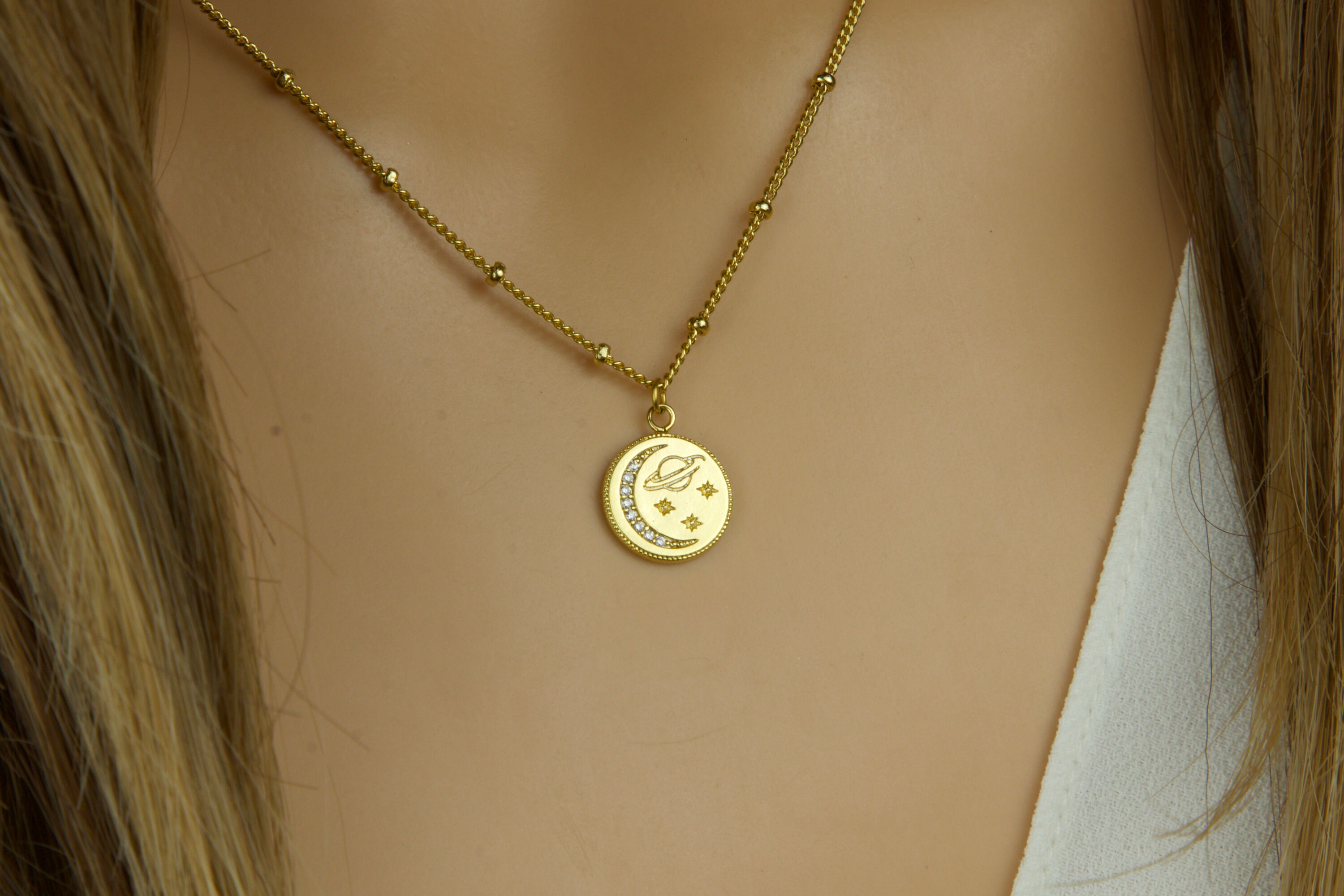 Collana con pendente stella in oro giallo 18k. | GV