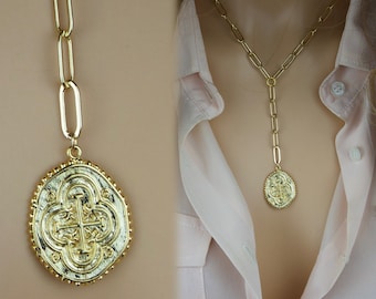 Collar con medallón de cruz dorada en forma de Y y cadena de clip