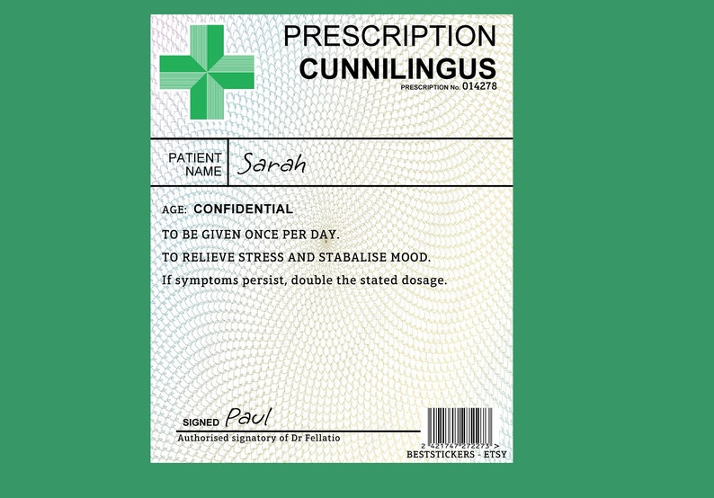 Pu&ograve; includere: Una ricetta umoristica per "Cunnilngus" con un simbolo di croce verde, nome del paziente "Sarah", et&agrave; "Confidenziale", e firmata da "Paul", firmatario autorizzato del Dr. Fellatio. Il numero della ricetta &egrave; 014278.