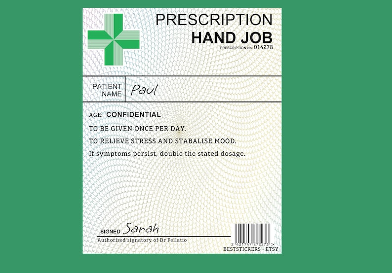 Pu&ograve; includere: Una ricetta umoristica per un "lavoro manuale" con una croce verde di farmacia, il nome del paziente &egrave; Paul, e il numero di ricetta &egrave; 014278. La ricetta &egrave; firmata da Sarah, la firmataria autorizzata del Dr. Fellatio. Il testo recita: "Da somministrare una volta al giorno. Per alleviare lo stress e stabilizzare l'umore. Se i sintomi persistono, raddoppiare il dosaggio indicato."