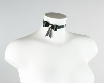 Latex D-Ring Bow Collar