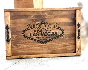 CADEAU DE MARIAGE DE LAS VEGAS - Plateau de service personnalisé en bois rustique - plateau en bois cadeau de 5 ans de cadeau de douche