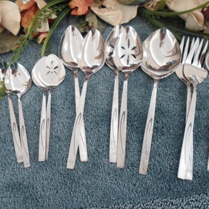 Vintage UsA FLIGHT Vintage Oneida USA 18/8 Community Line Stainless 14pcs Nice Serving Lot Excellent