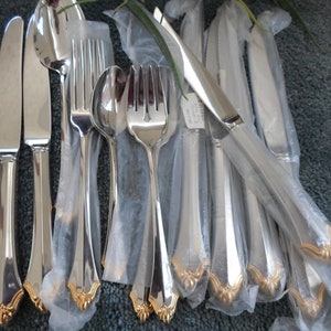 Vintage UsA GOLDEN KENWOOD Oneida USA 18/8 Community Gold Accent Stainless 18 Pieces Odd Lot Excellent!