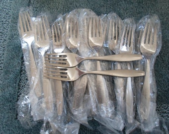 CHEVRON Oneida Vintage USA 18/8 Deluxe Stainless 16 Unused Salad Forks Approx 6.5" Most Still in Plastic!