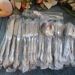 CANTATA Vintage Oneida Usa 18/8 Community Line Stainless 21pcs 4 Place Settingss Sugar Unused in Plastic The Real Deal!