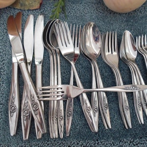 Vintage UsA LASTING ROSE  Oneida Vintage Usa 18/8 Deluxe Oneidacraft Stainless 28pcs 4 Place Settings w/Cocktails, Iced Teas Excellent