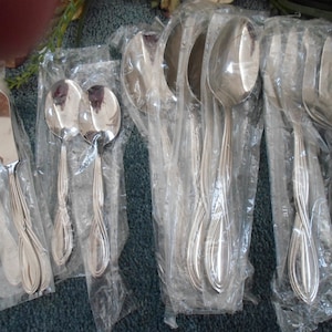 Vintage UsA Oneida USA Vintage 18/8 Stainless AXIS Twis*t in Handle 11 Serving Pieces Lot Unused Solid Serving Spoons!