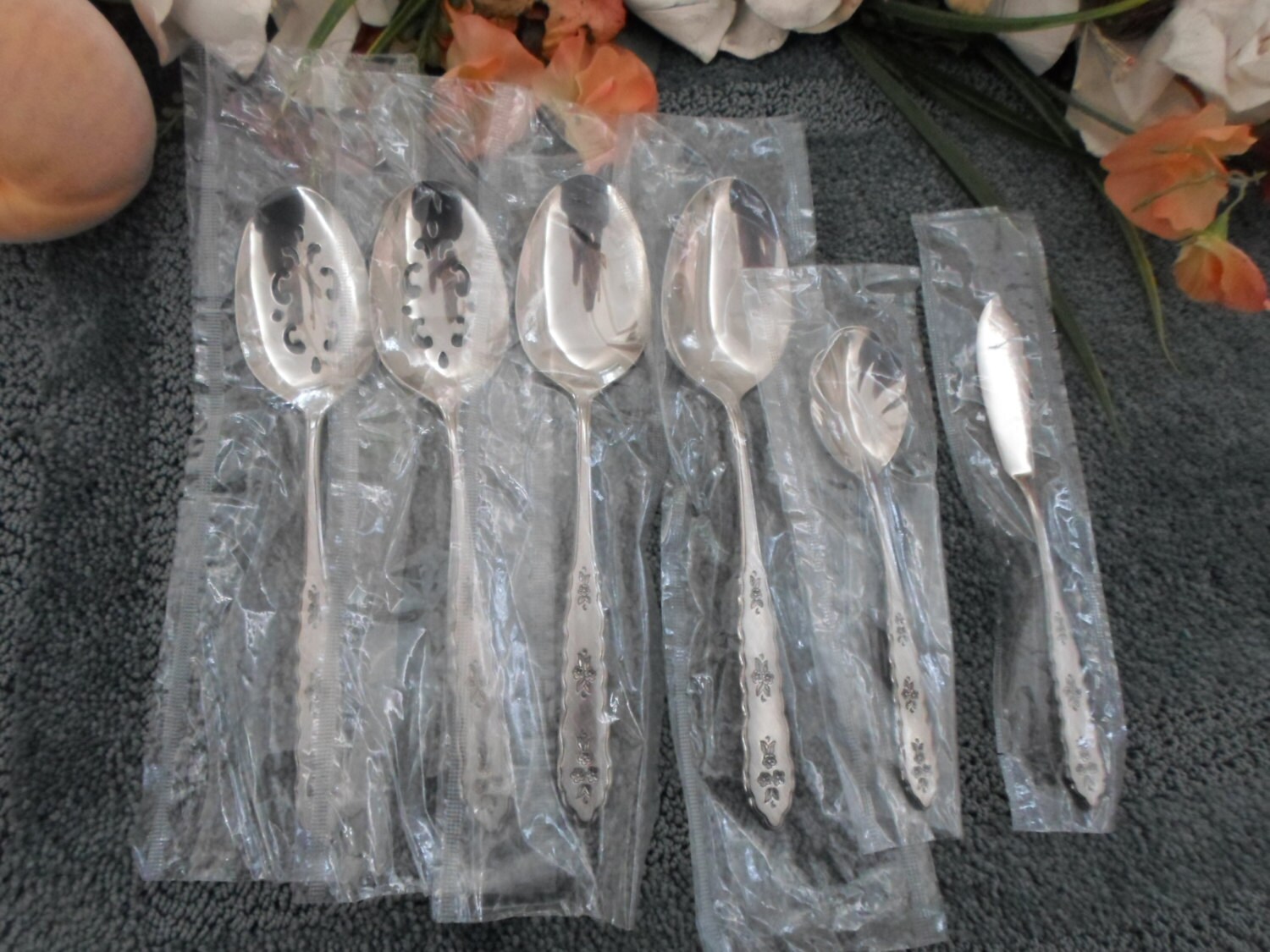 You Choose the Piece Oneida FLORAL BOUQUET Open Stock Deluxe Stainless s 