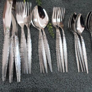 VENETIA Vintage Oneida Usa 18/8 Community Stainless 24pcs 4 Place Settings Double Teas Excellent