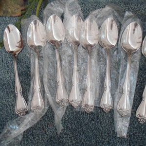 Vintage UsA Oneida ARBOR TRUE Rose Song Chaplet Vintage USA 18/8 Composition 8 Regular Tea Spoons Unused Still in Plastic The Real Deal!