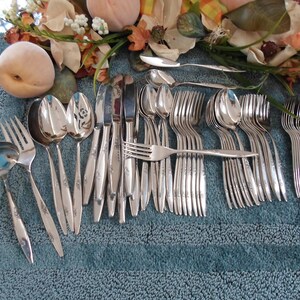 Vintage UsA ROSE DUET Fashion Manor Oneida Stainless 63pc Complete Set Service for 8 Double Teas Iced Teas Serving EXCELLENT! Gorgeous!