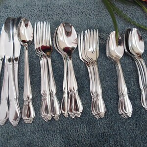 Vintage UsA Oneida CHATELAINE 18/8 Community Line Stainless 28pc Lot Four Place Settings SOLID Handle Knives Iced Teas Double Teas Excellent