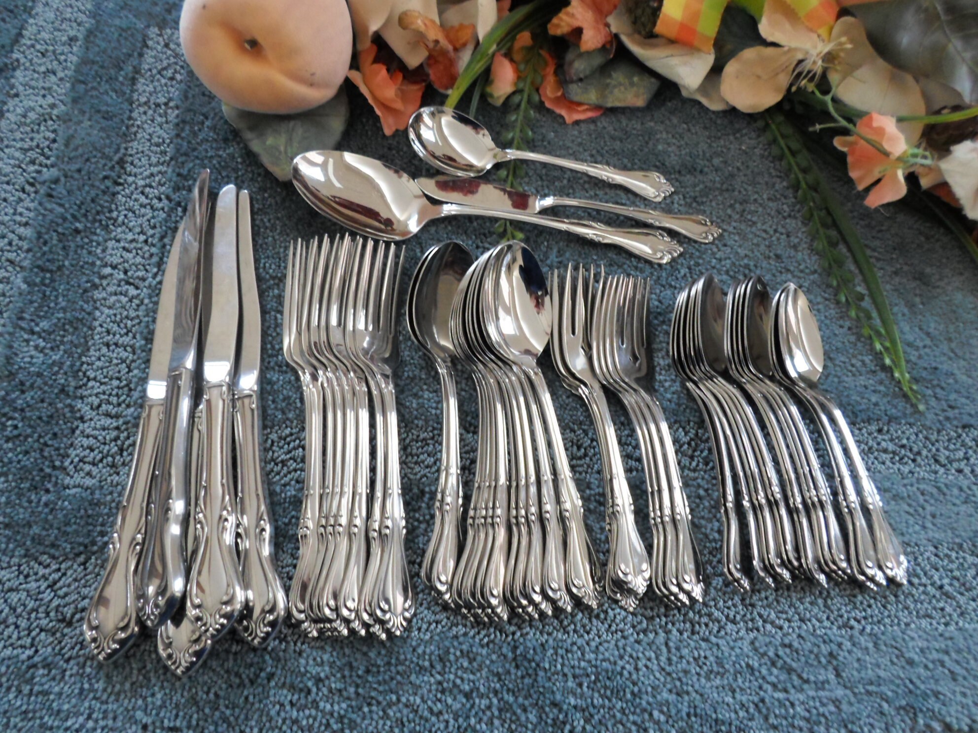 2 Two Oneida Sutton Place Dinner Knives 9/" Deluxe Stainless Flatware Silverware