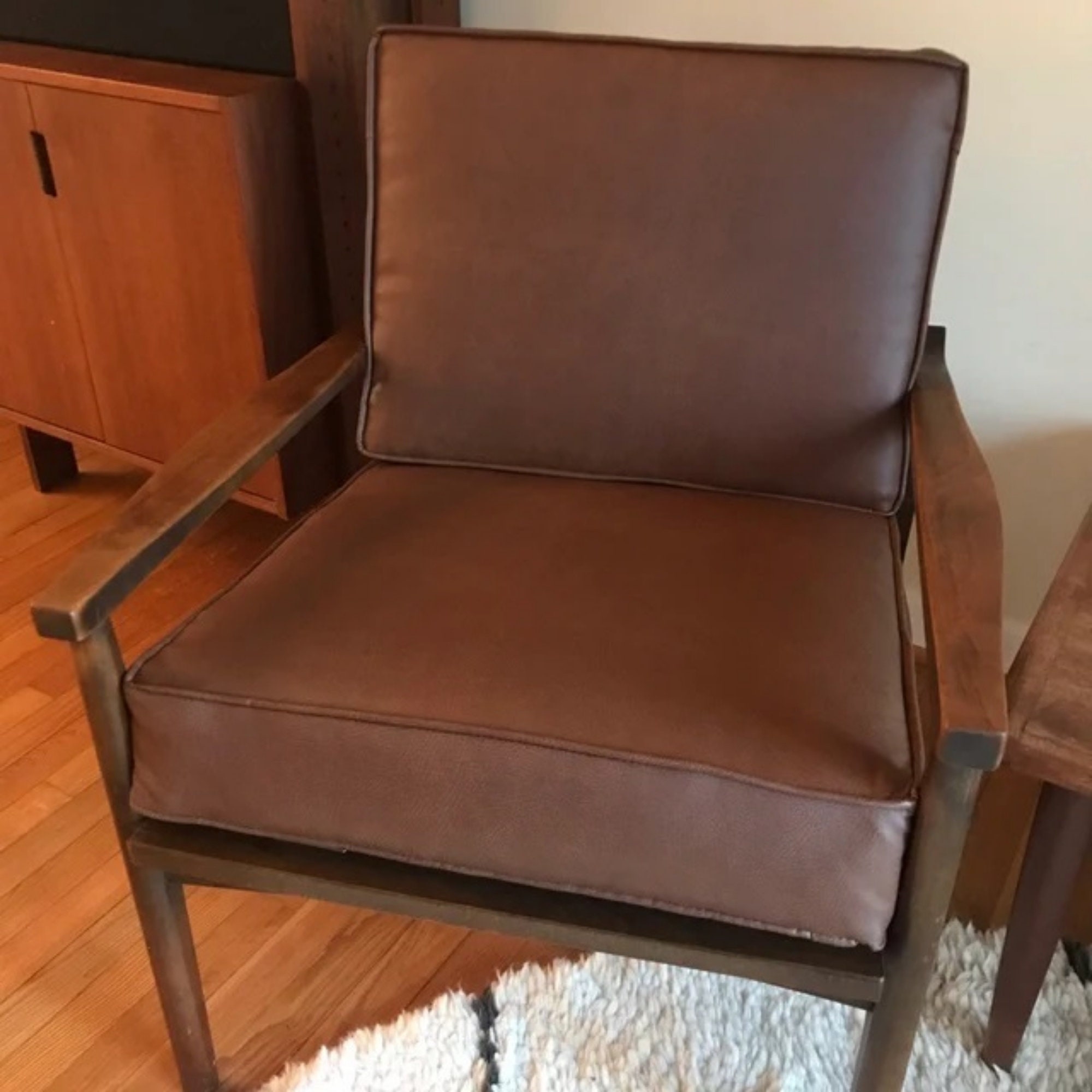 make-a-faux-leather-seat-cushion