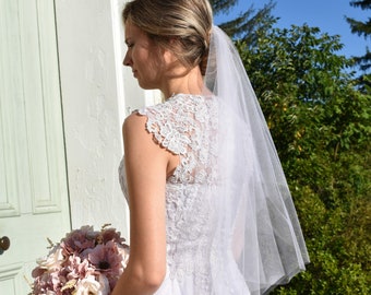 Square cut veil. Handkerchief veil Fingertip veil, Ballet veil. Waltz length veil.  Sarafina Lauren veil.