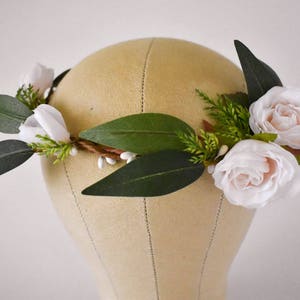 淡いピンク色の花冠 淡いピンク色の花冠 緑の花冠 最も淡いピンク色の花冠 ピンクのブライダルヘアリース